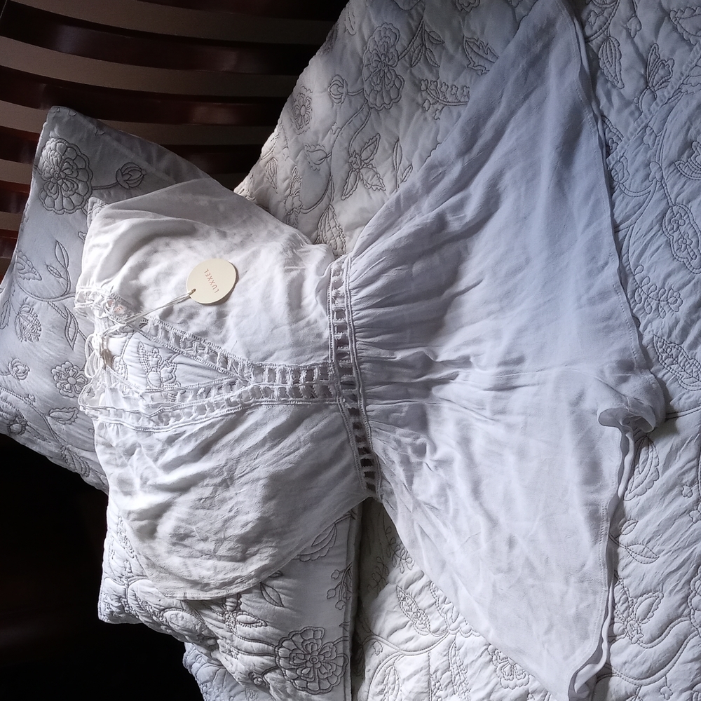 Luxxel white lacey bathing suit cover up/romper size Large